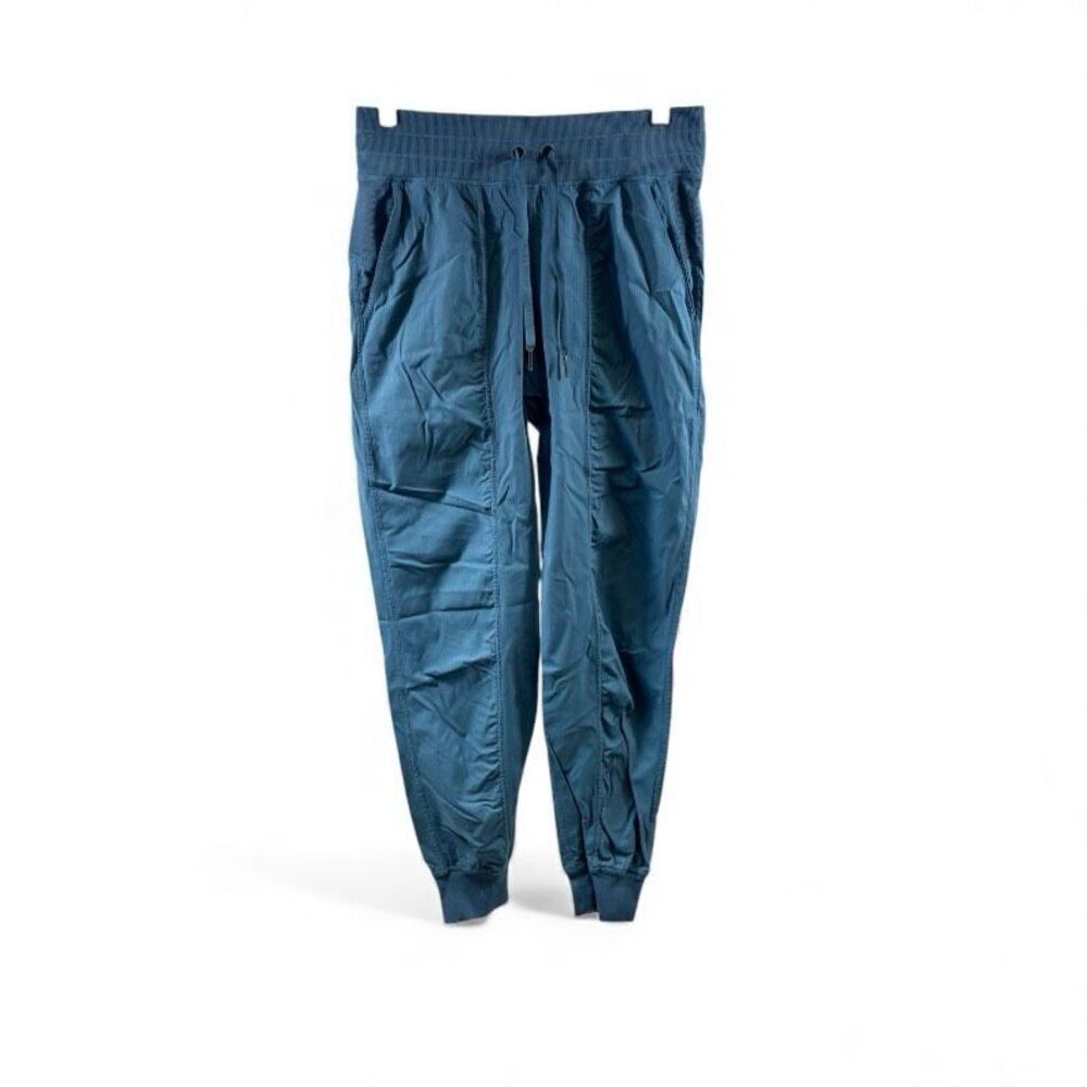 Lululemon Dance Studio in Baby Blue Size 6
